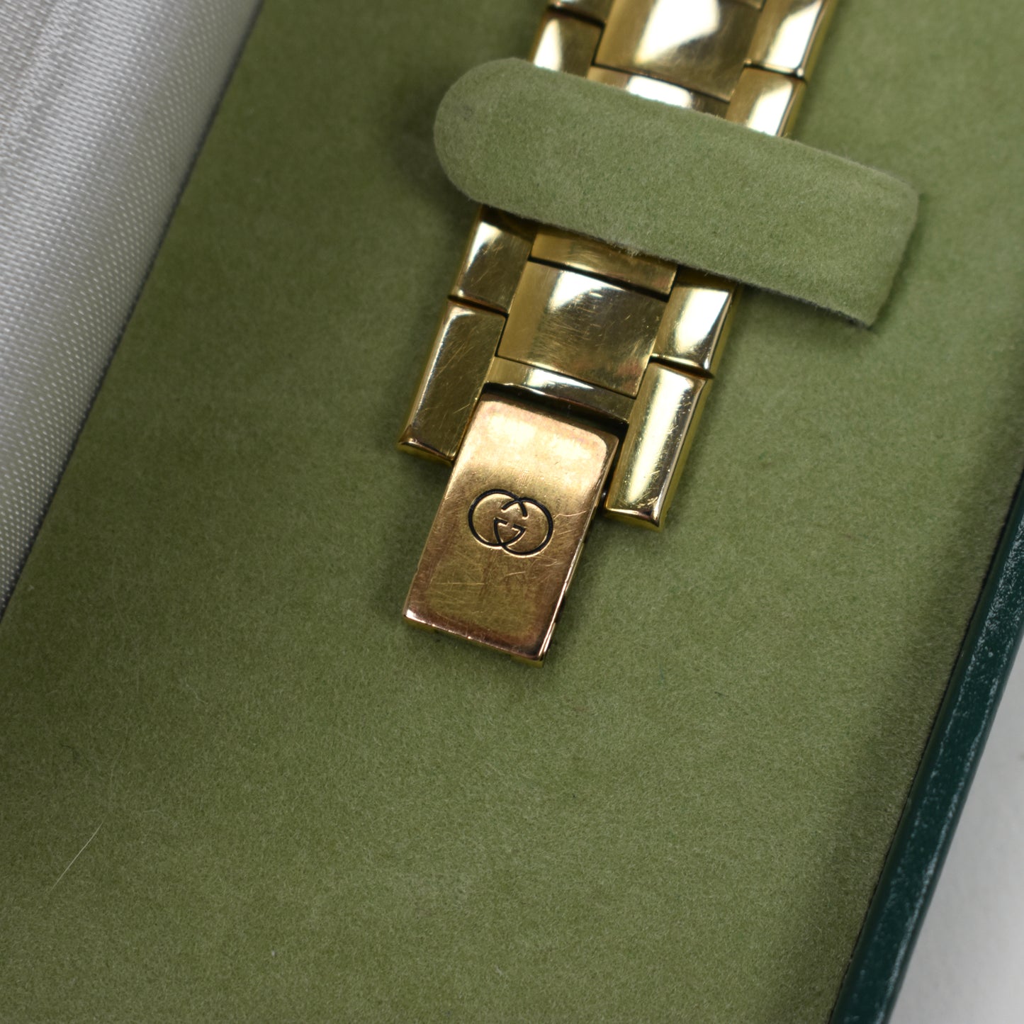 Gucci - 3300M Gold / Green Crest Dial Watch