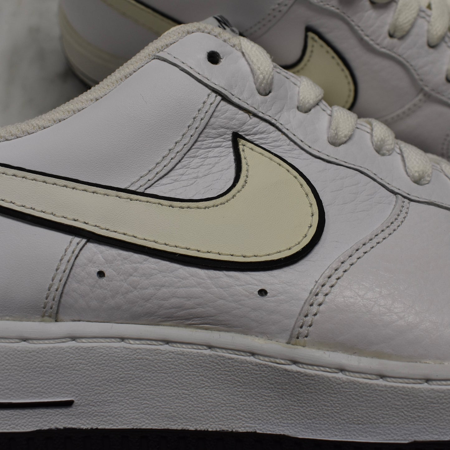Nike - Air Force 1 Low White / Black Outlined Swoosh (2011)