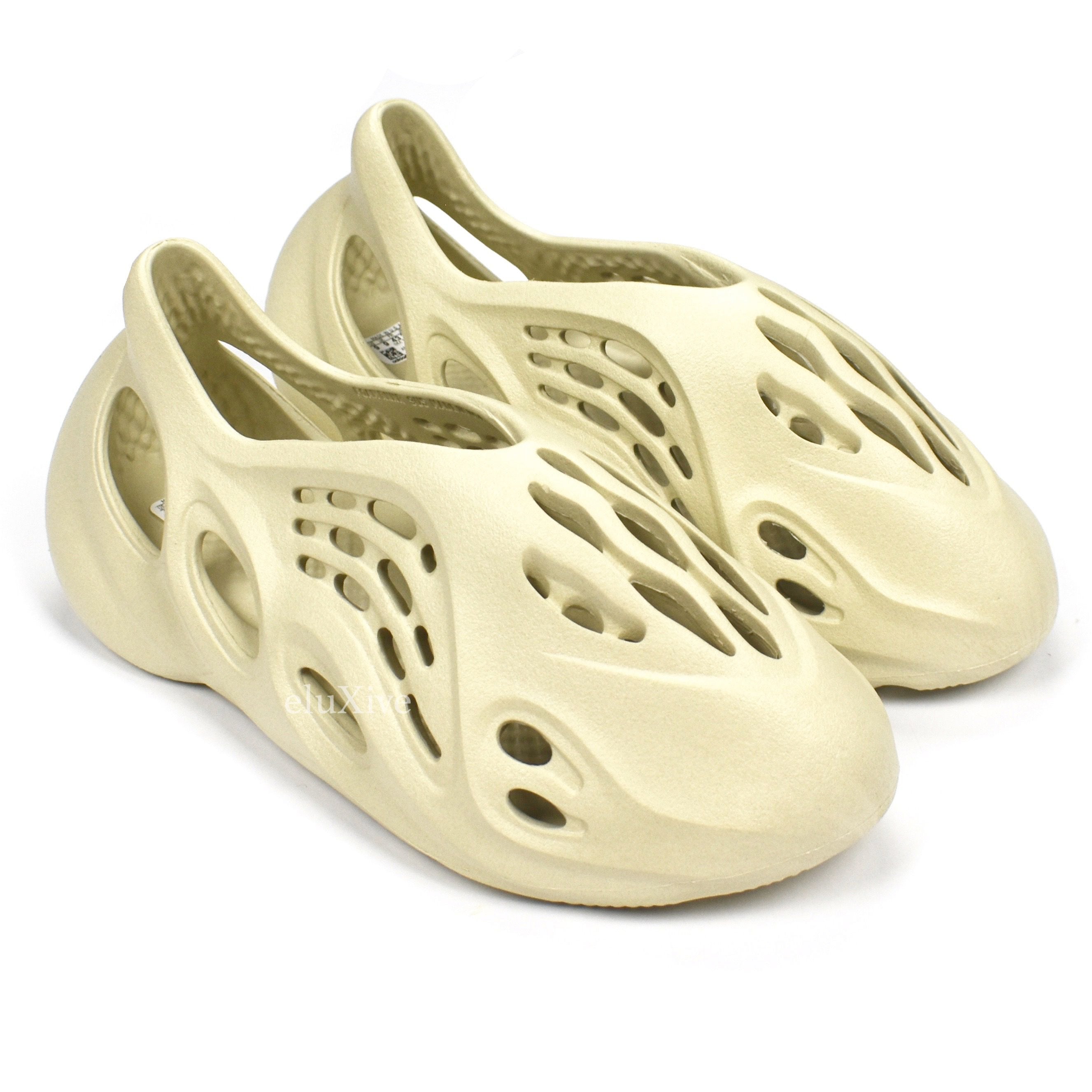 Yeezy x Adidas Off-White Rubber Foam RNNR Sand Sneakers Size 46 2