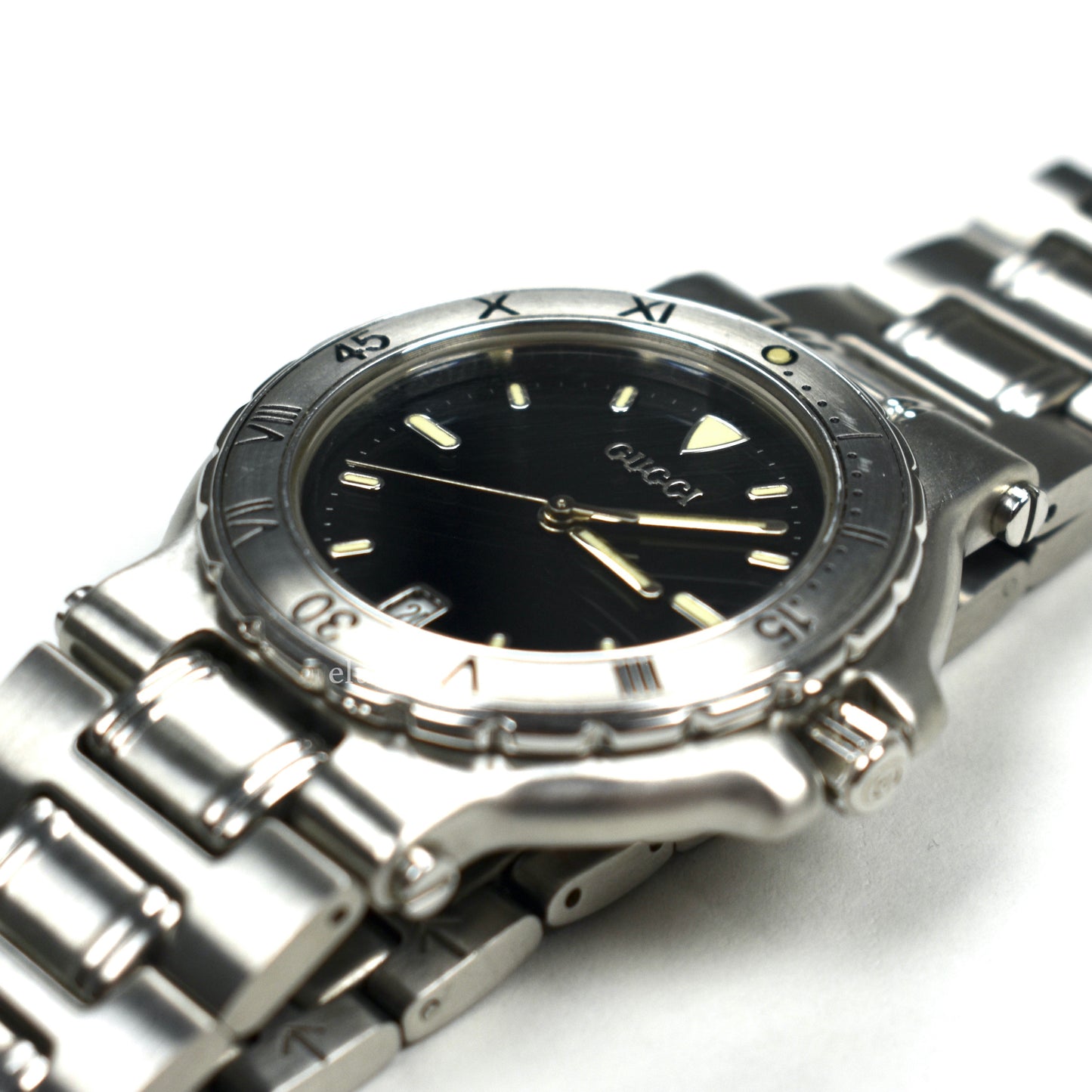Gucci - 9700 Stainless Steel Black Dial Diver's Watch