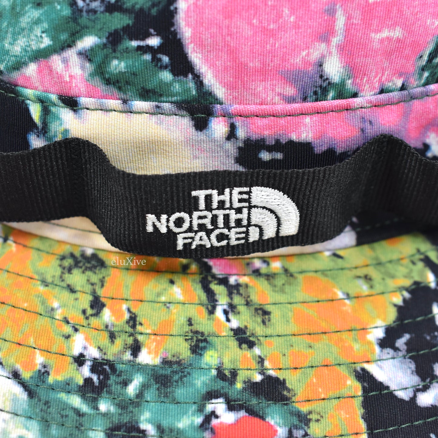 Supreme x The North Face - Flowers Print Bucket Hat