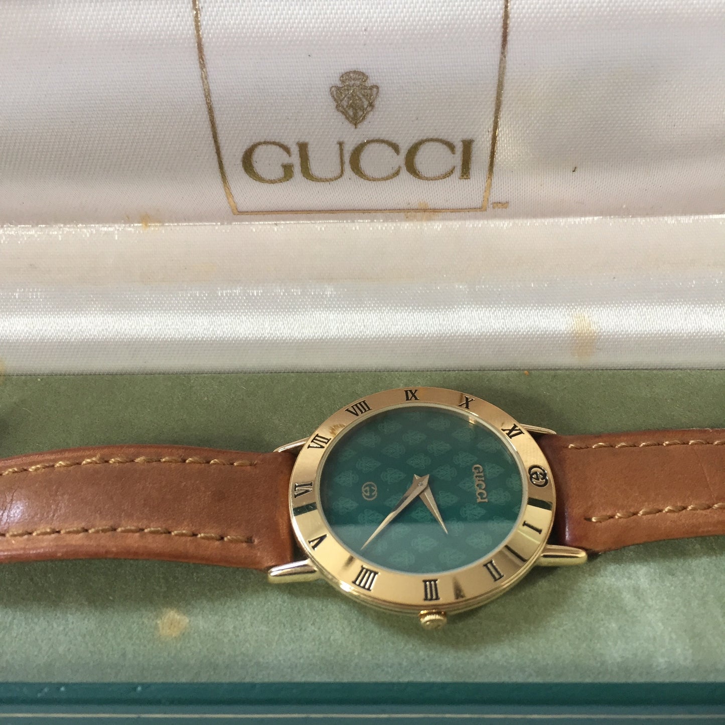 Gucci - Men's 3000M Crest Dial Watch