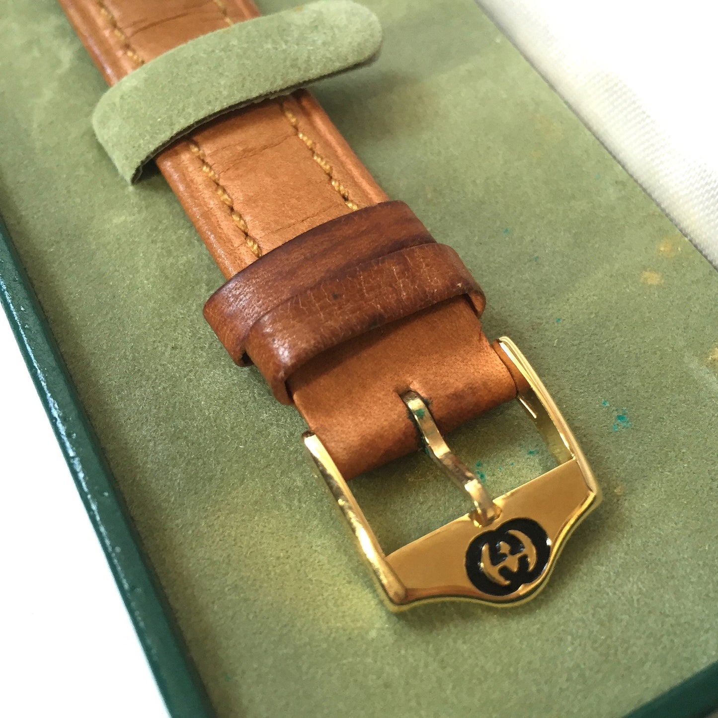 Gucci - Men's 3000M Crest Dial Watch