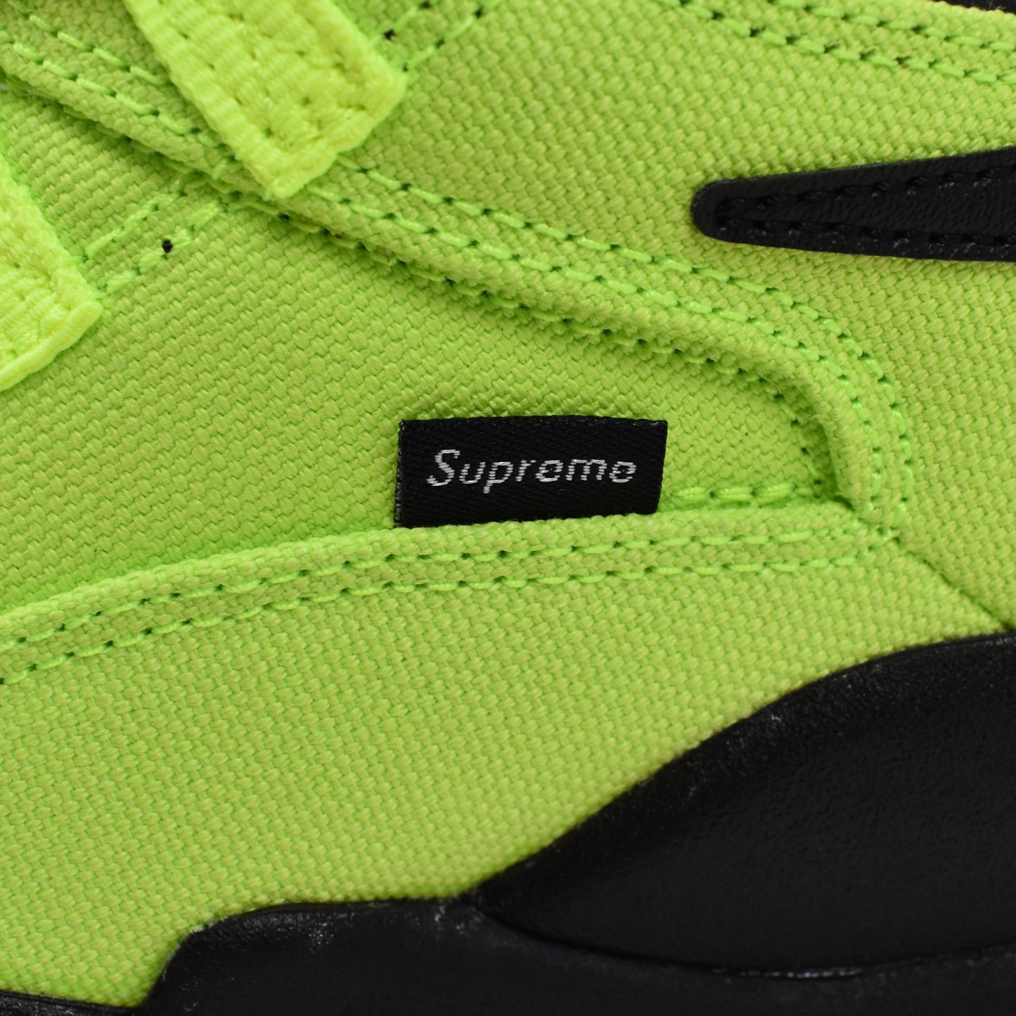 Supreme x Nike - SB Darwin Low 'Volt'