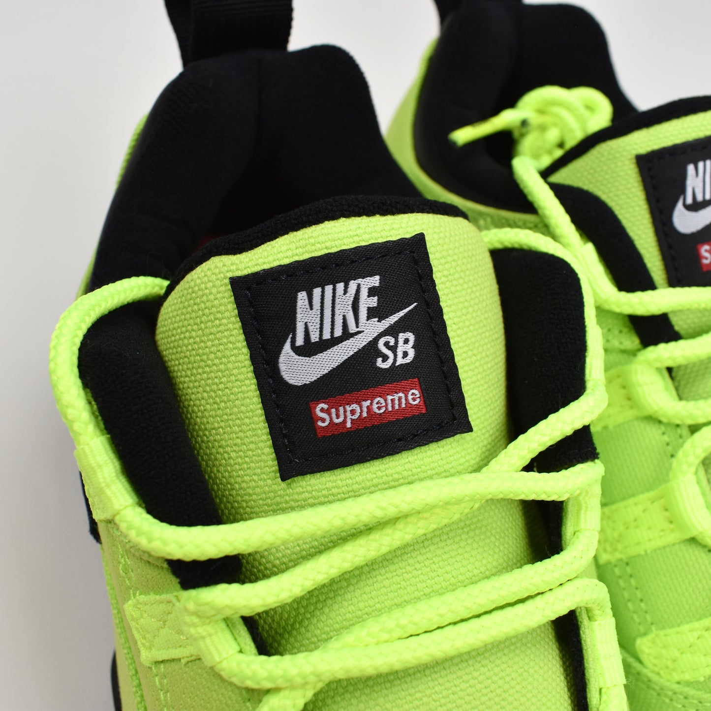 Supreme x Nike - SB Darwin Low 'Volt'