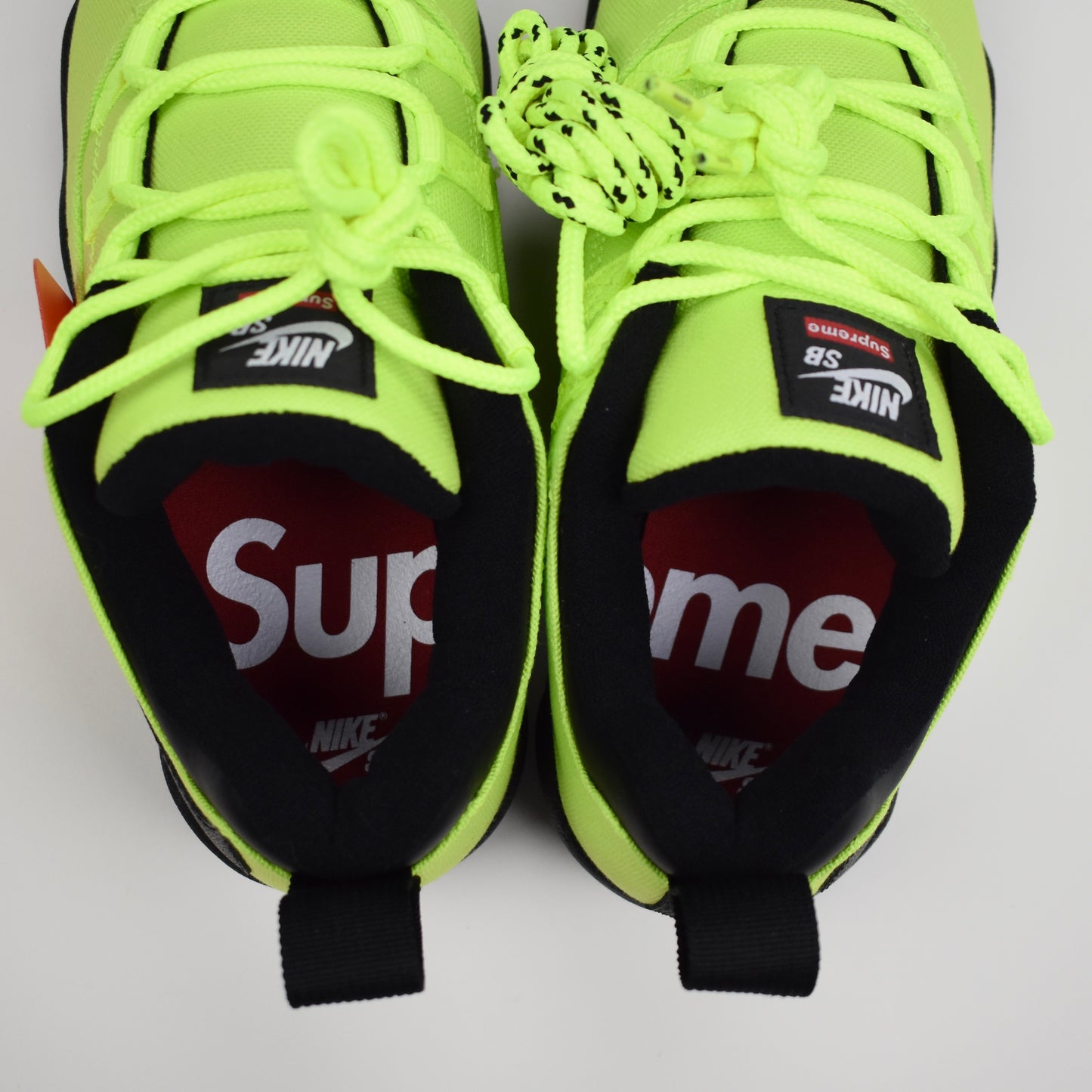 Supreme x Nike - SB Darwin Low 'Volt'