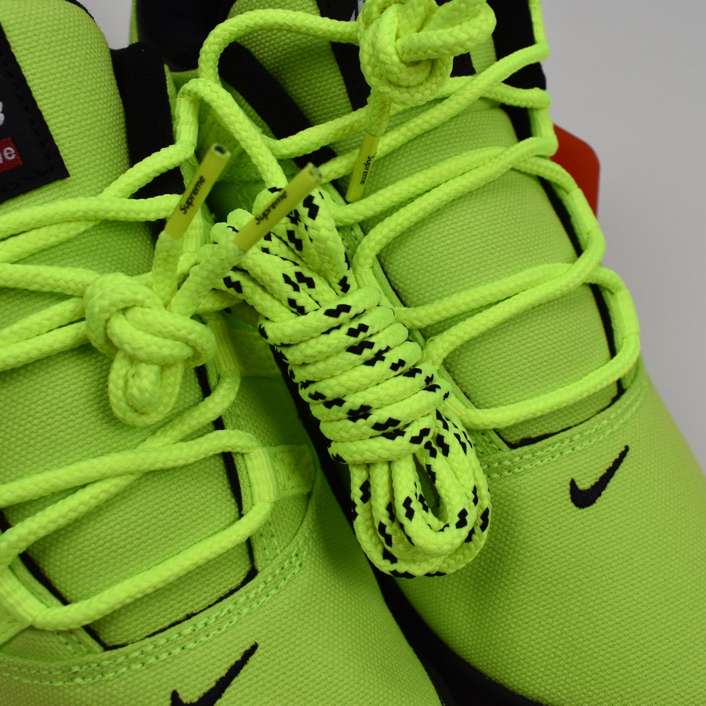 Supreme x Nike - SB Darwin Low 'Volt'