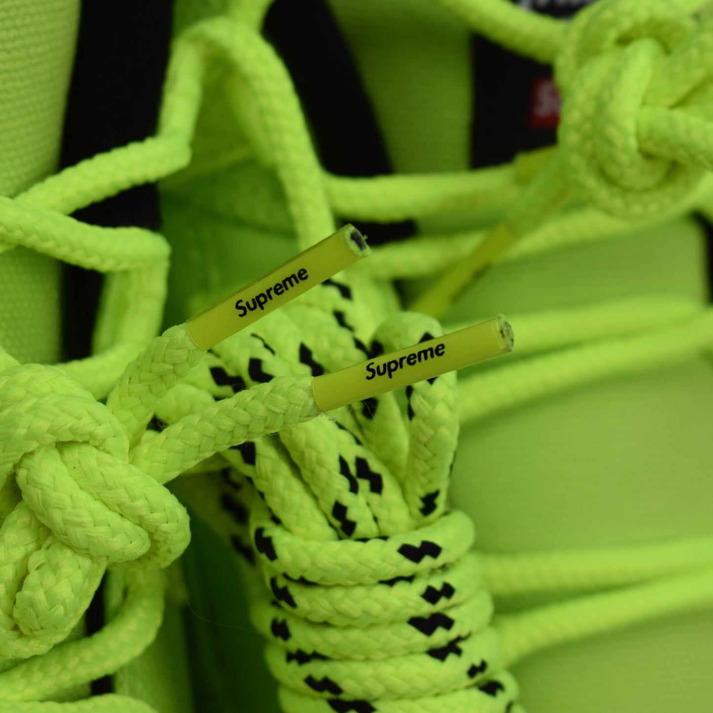 Supreme x Nike - SB Darwin Low 'Volt'