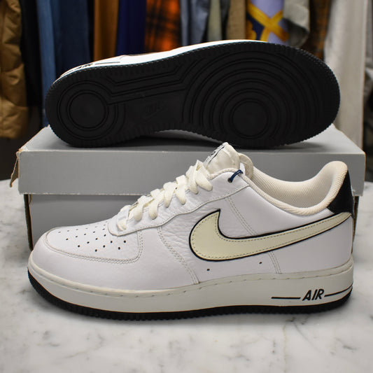 Nike - Air Force 1 Low White / Black Outlined Swoosh (2011)