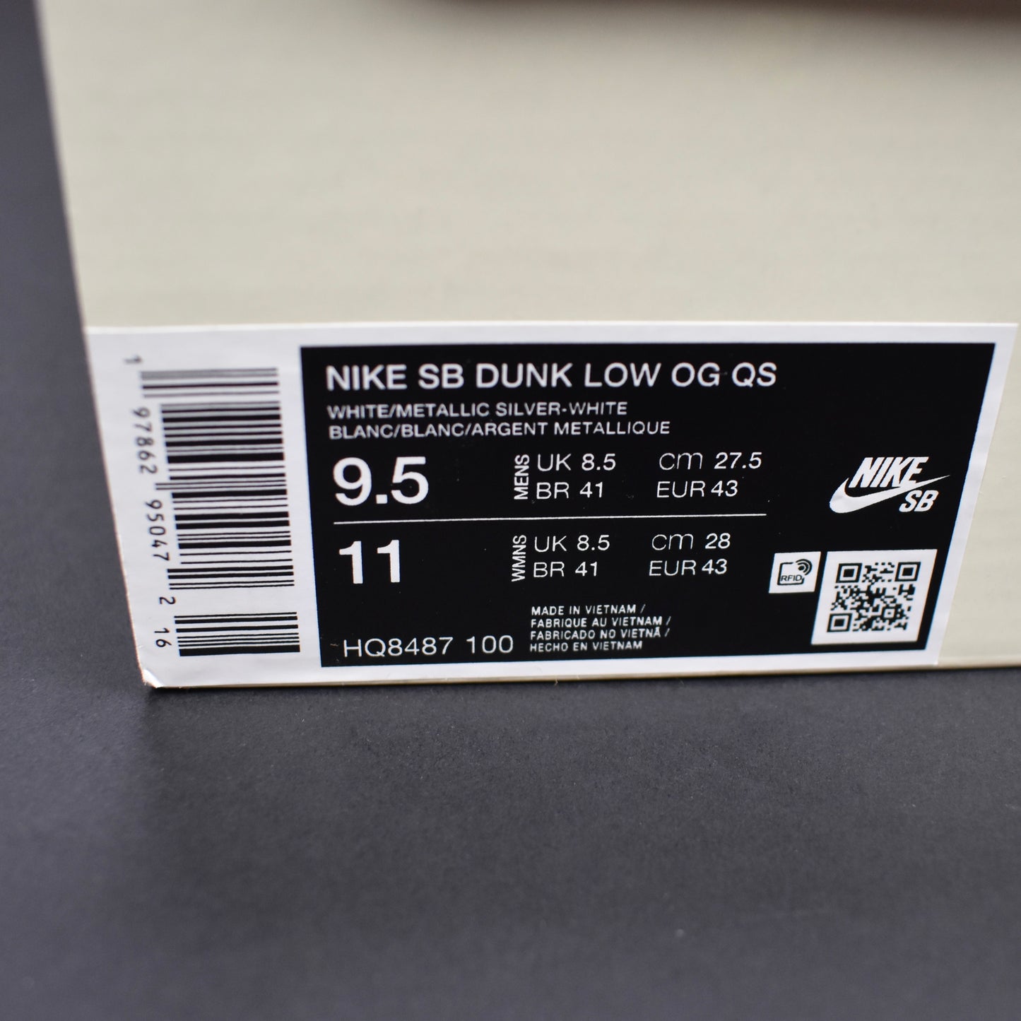 Supreme x Nike - SB Dunk Low OG QS (White/Silver)