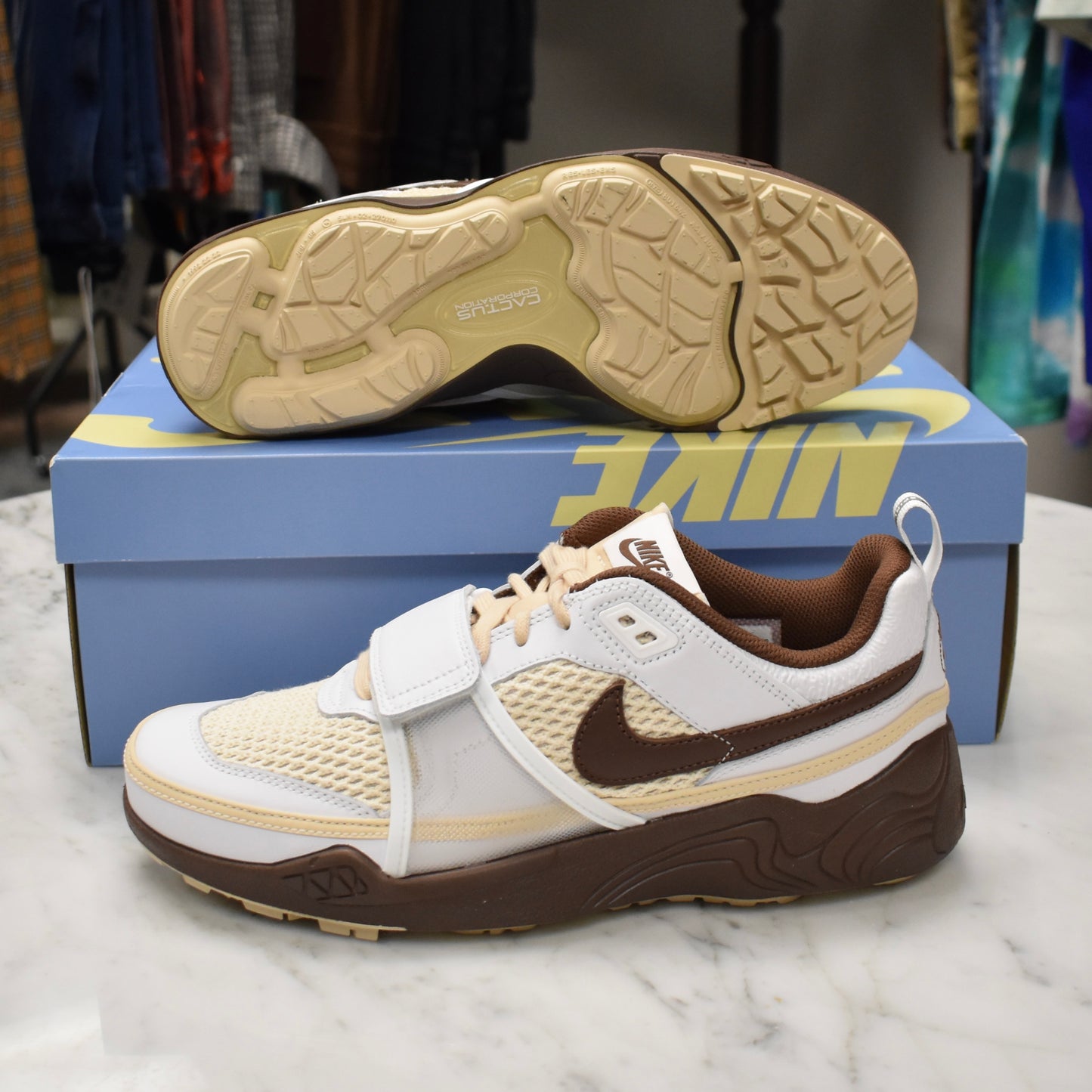 Nike x Travis Scott - Zoom Field Jaxx (White/Chocolate)