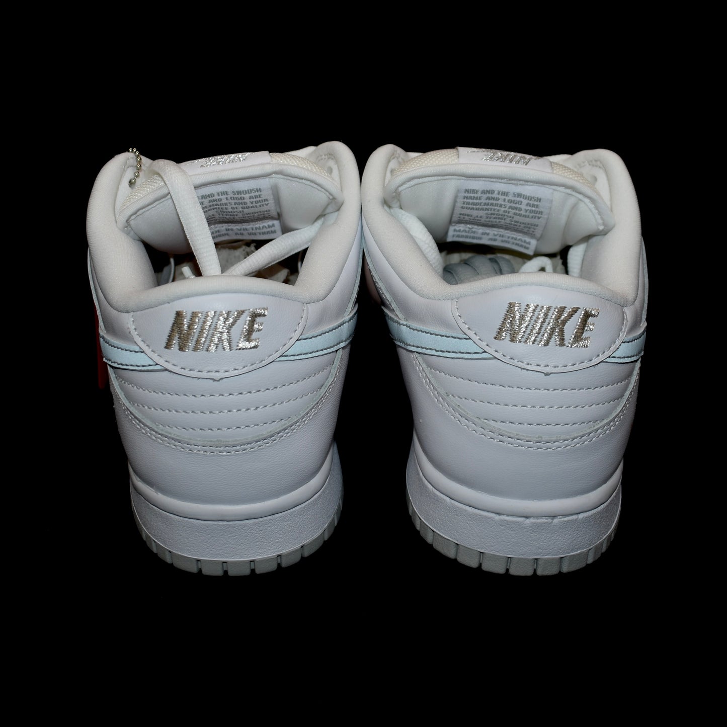 Supreme x Nike - SB Dunk Low OG QS (White/Silver)