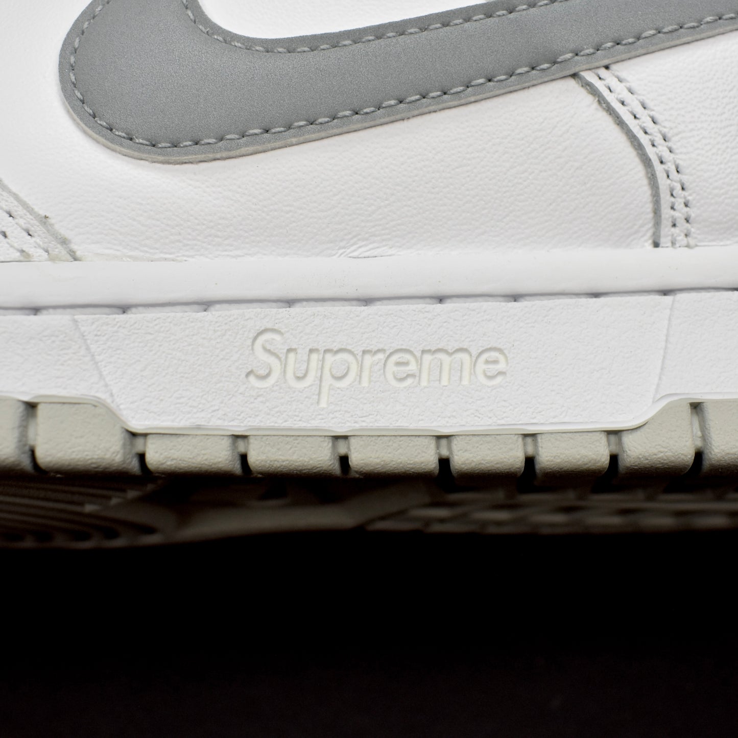 Supreme x Nike - SB Dunk Low OG QS (White/Silver)