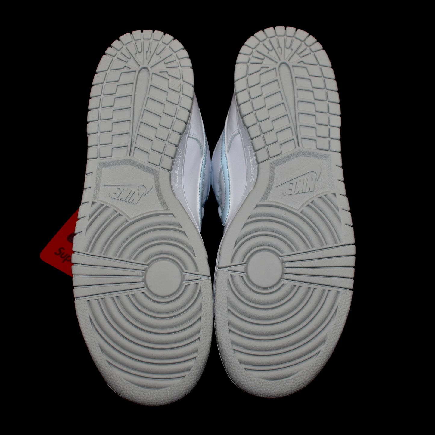 Supreme x Nike - SB Dunk Low OG QS (White/Silver)