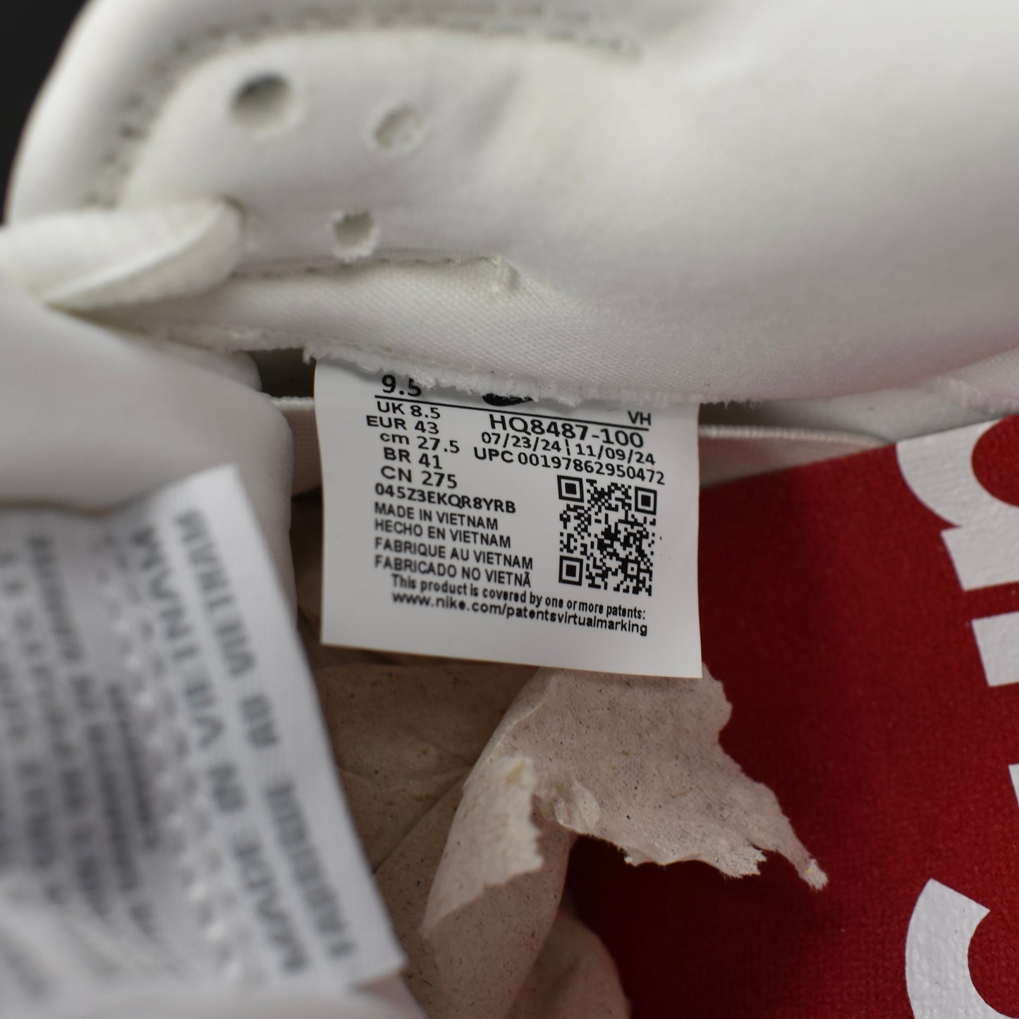 Supreme x Nike - SB Dunk Low OG QS (White/Silver)