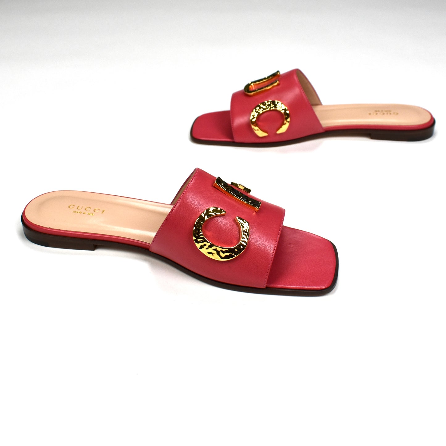 Gucci - Gold Logo Cara Slides (Runway Coral)