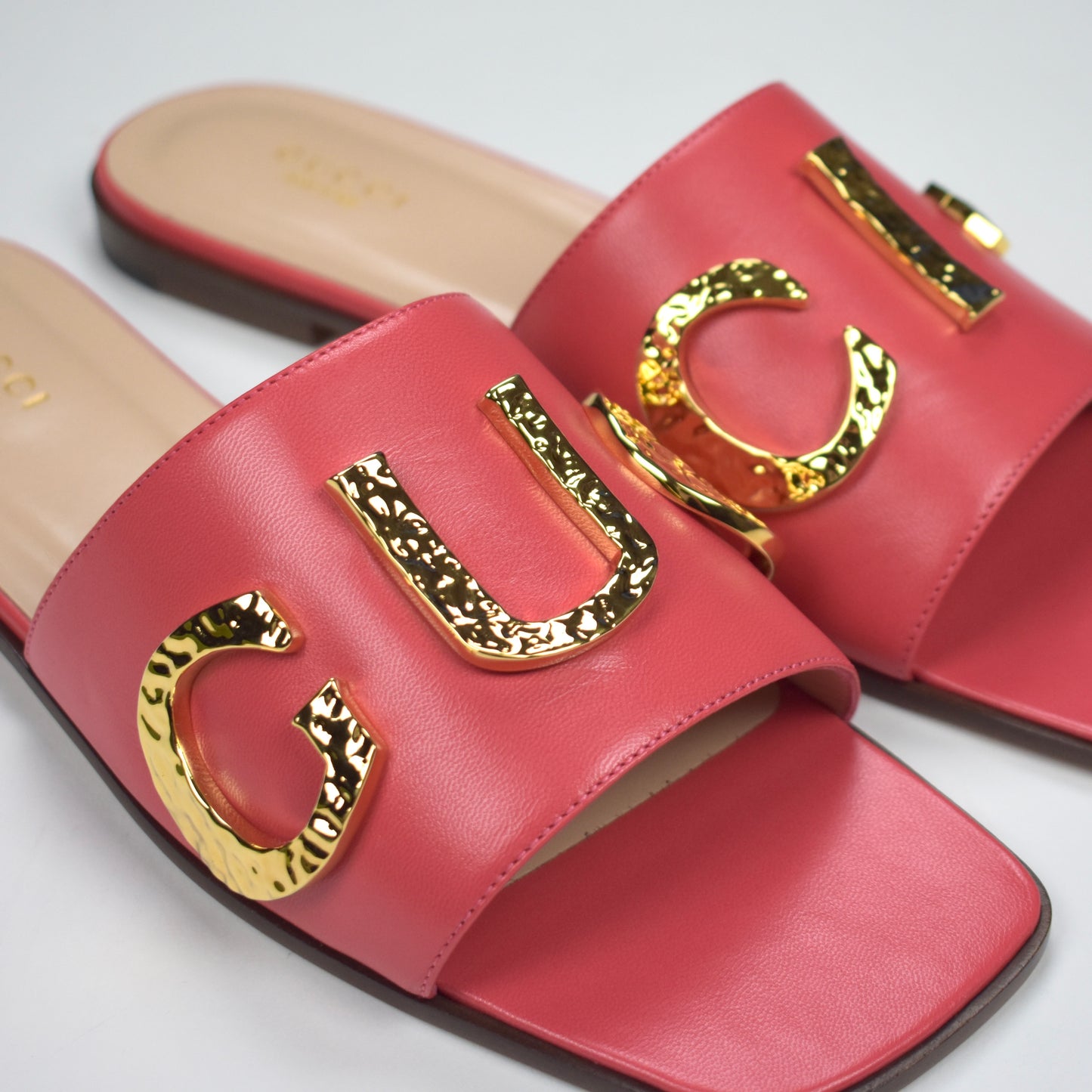 Gucci - Gold Logo Cara Slides (Runway Coral)