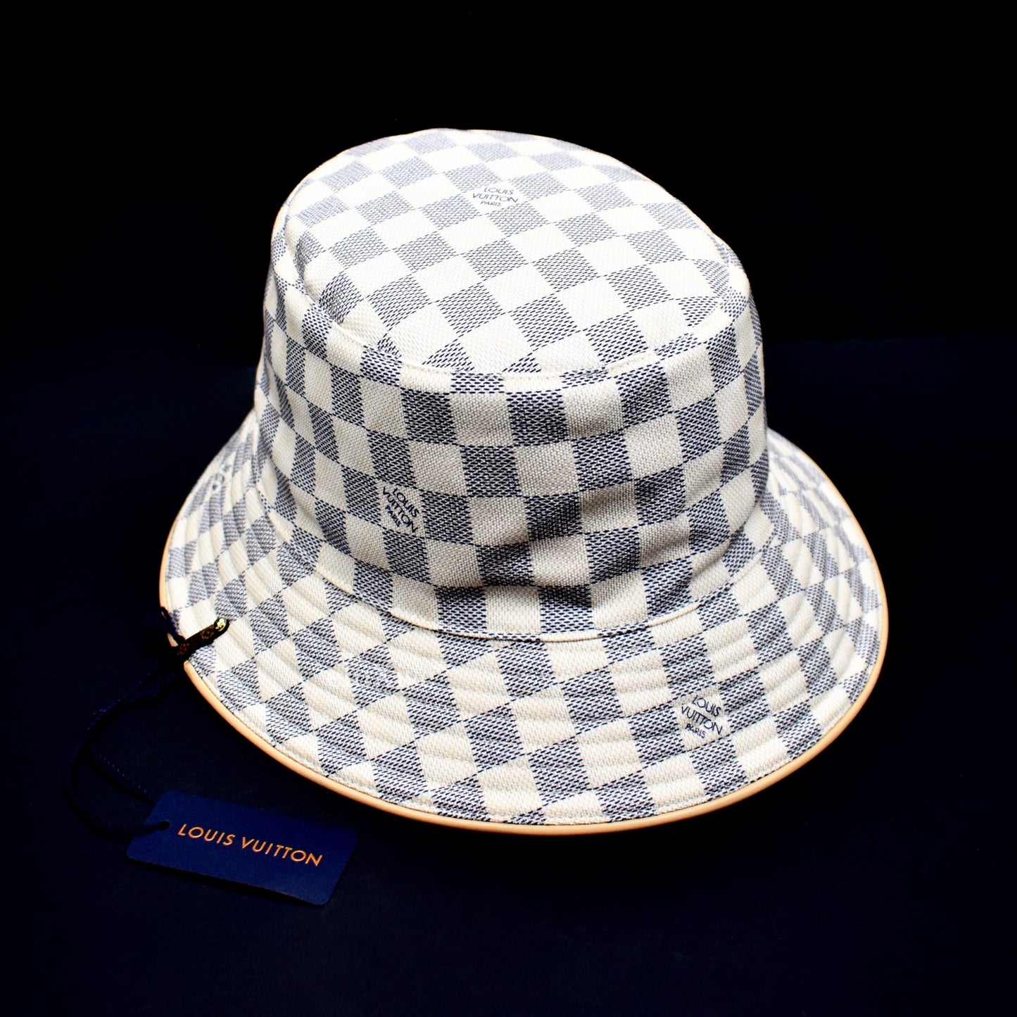 Louis Vuitton Pre-owned Damier Azur Bucket Hat - Neutrals