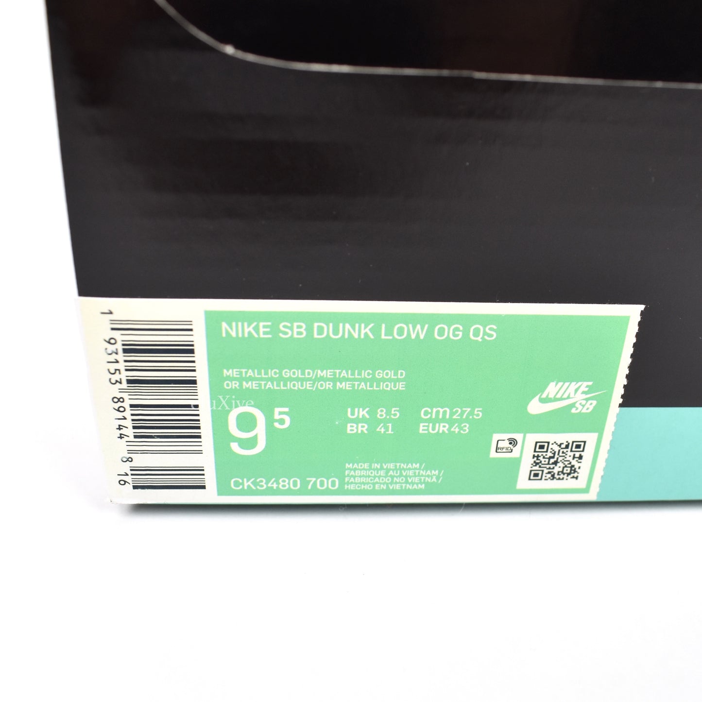 Supreme x Nike - SB Dunk Low OG QS (Navy/Gold)
