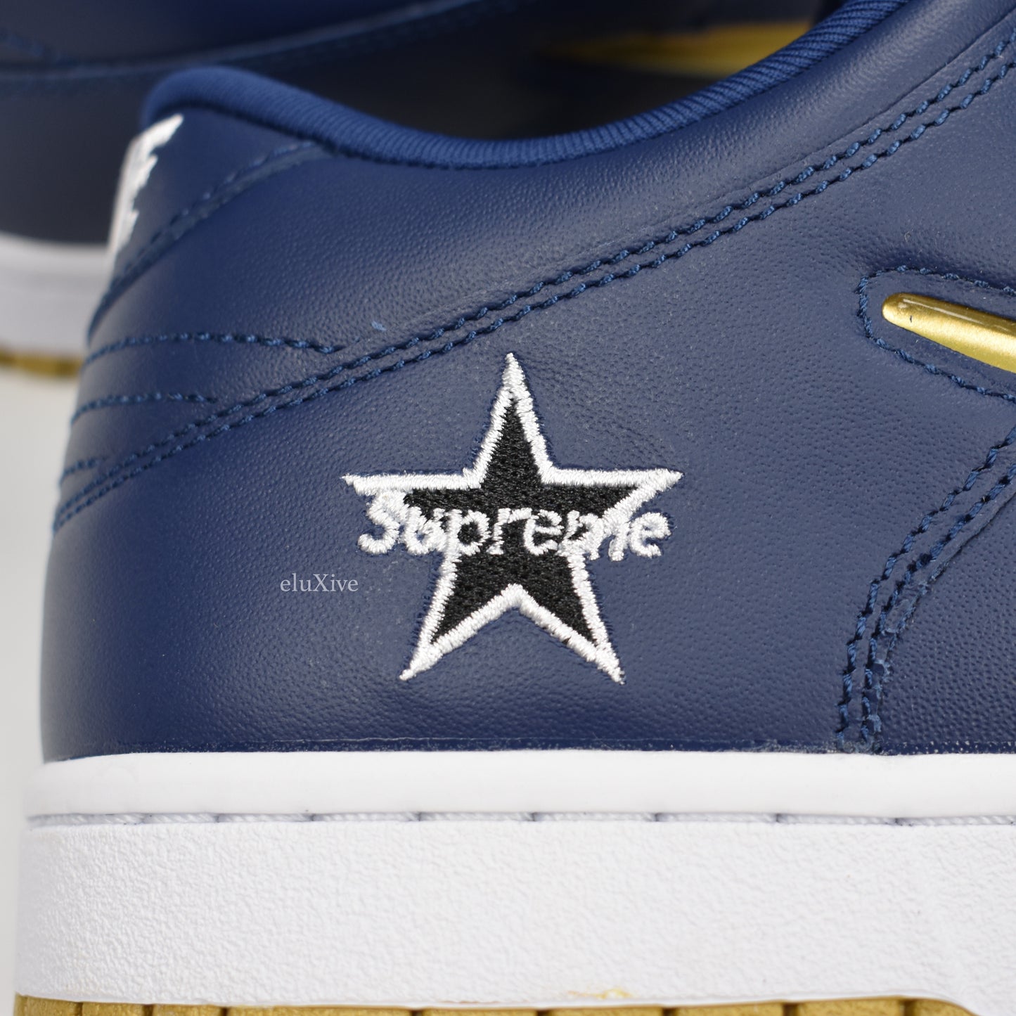 Supreme x Nike - SB Dunk Low OG QS (Navy/Gold)