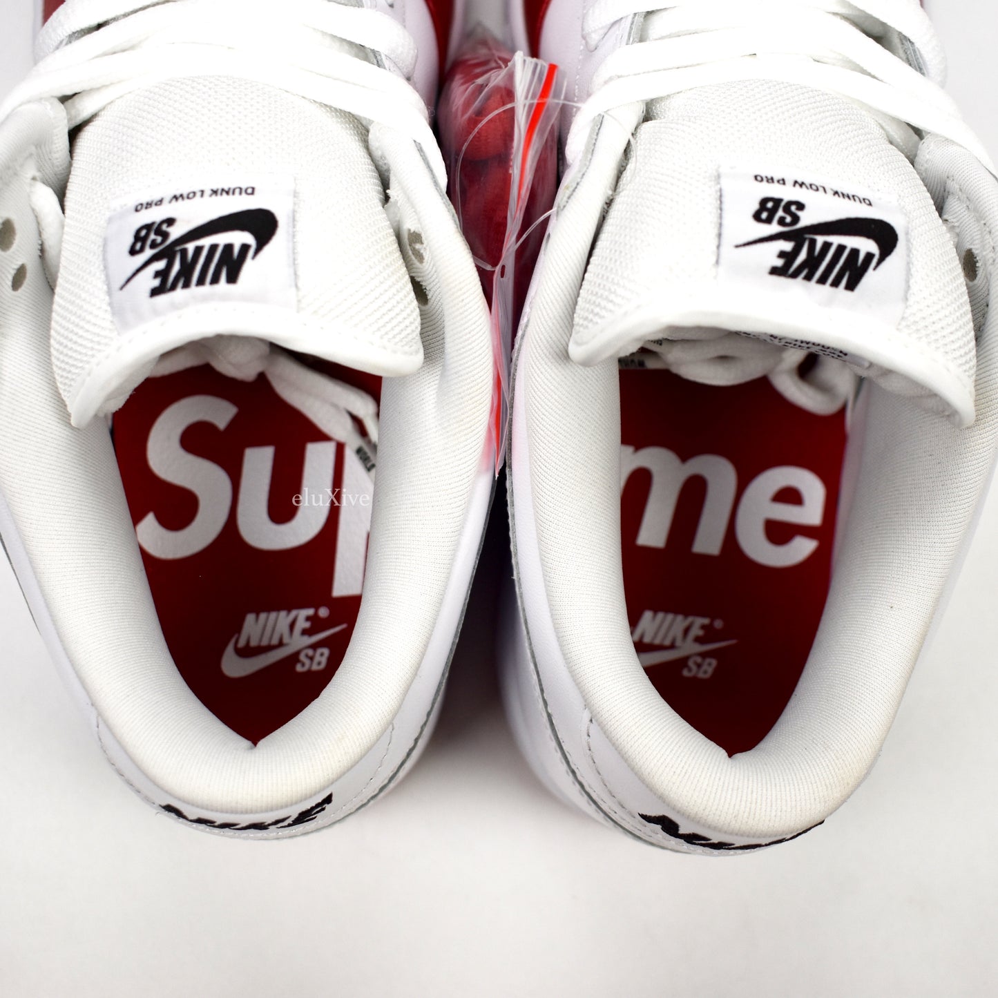 Supreme x Nike - SB Dunk Low OG QS (White/Red)