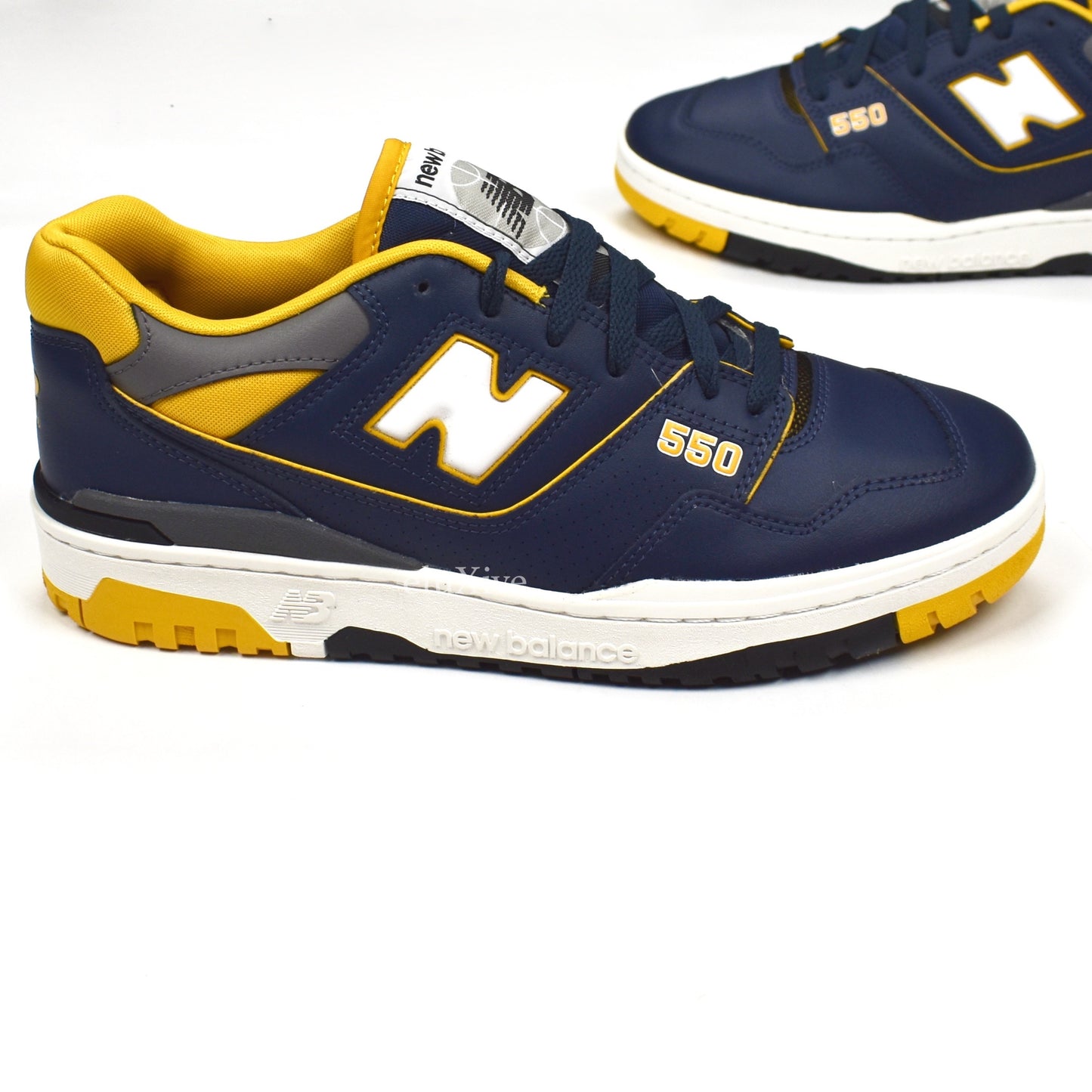 New Balance - 550 Basketball Sneakers (Navy/Yellow)