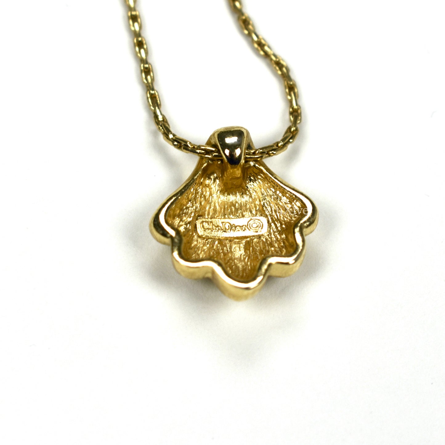 Dior - Gold Shell Pendant Chain Necklace