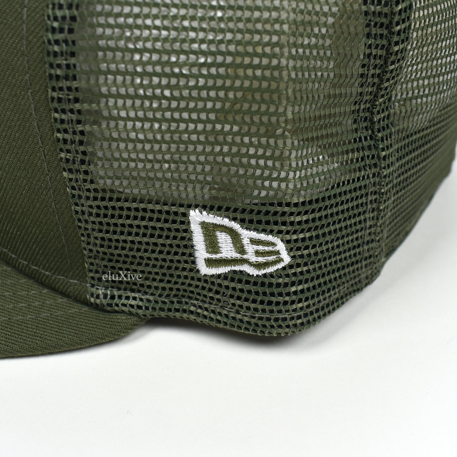 Supreme x New Era - SS23 Olive Box Logo Mesh Back Hat – eluXive