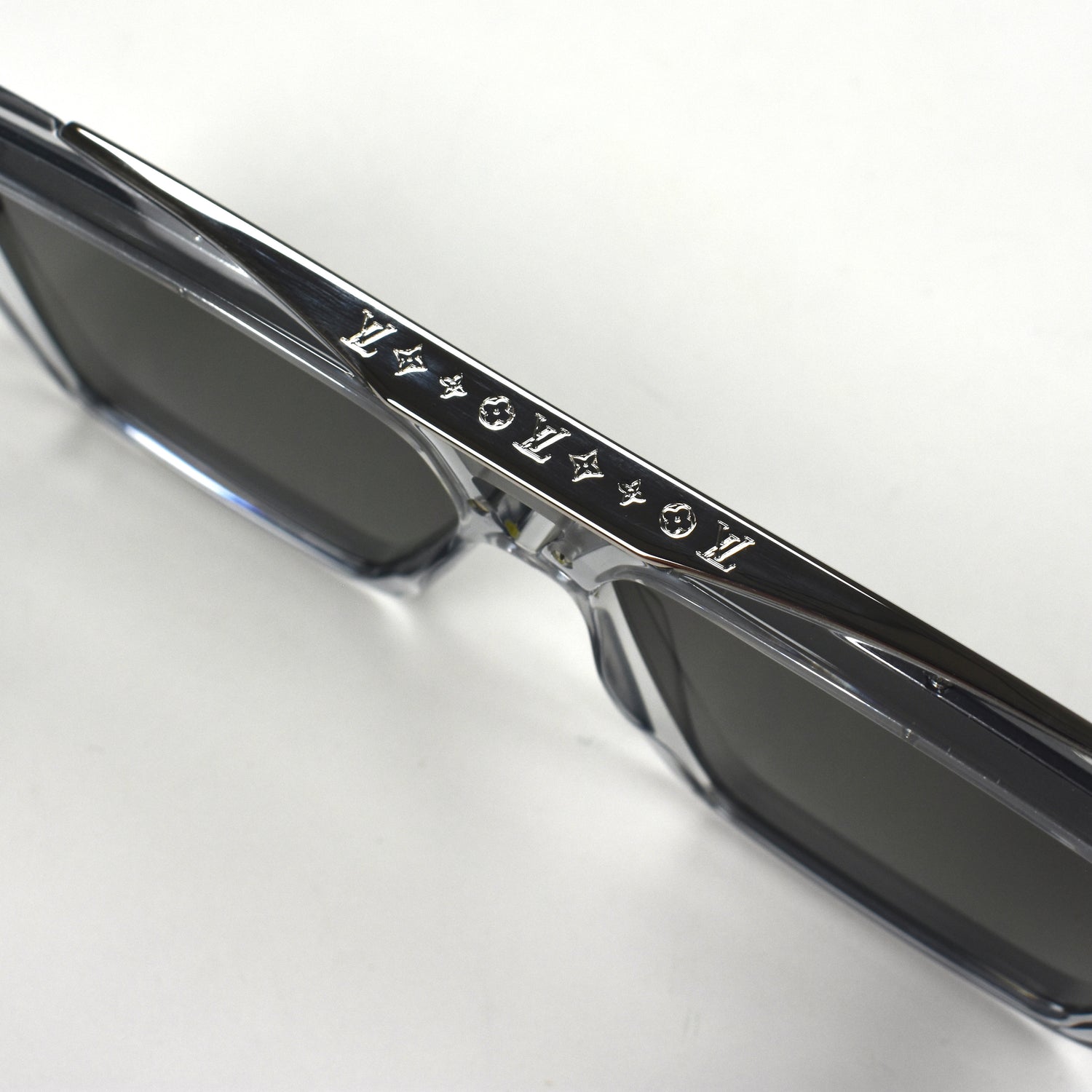Louis Vuitton - Transparent Evidence 1.1 Sunglasses (Clear/Gray) – eluXive