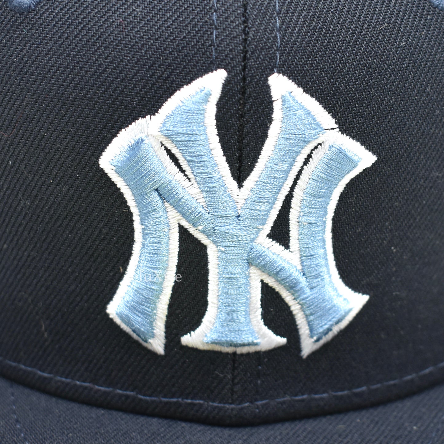 Supreme x New Era - Kanji New York Yankees Fitted Hat (Navy)