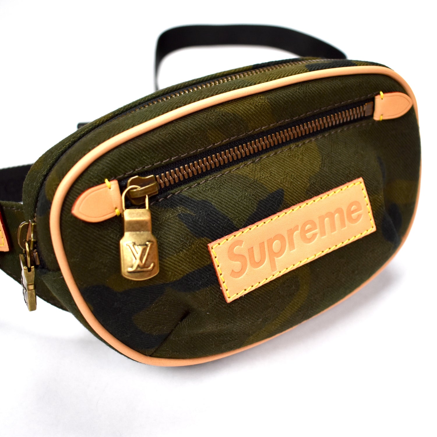 LOUIS VUITTON x Supreme 17AW Epi Bum Bag Waist Bag Front Logo