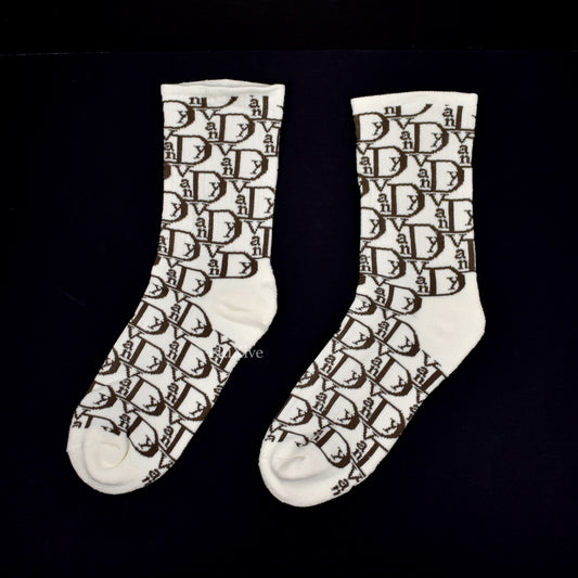 Vandy The Pink - Vior Monogram Knit Socks (White/Brown)