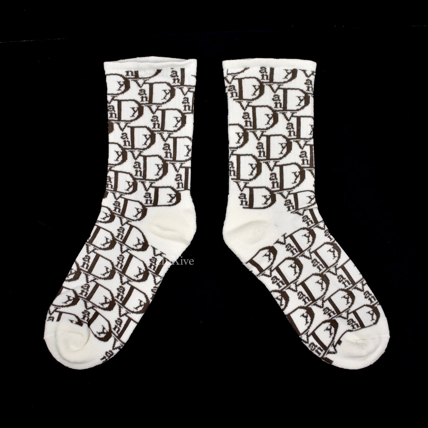 Vandy The Pink - Vior Monogram Knit Socks (White/Brown)