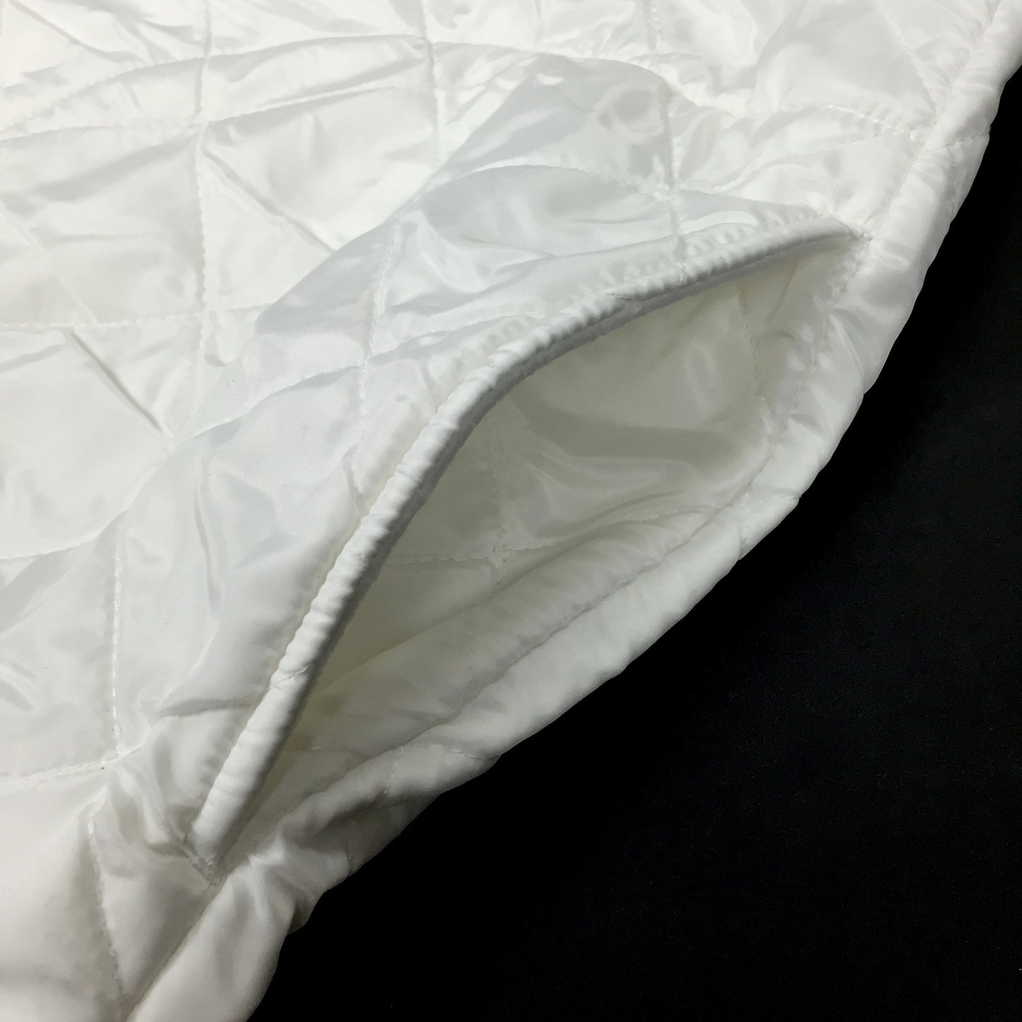 Supreme - White Quilted Arc Logo Pullover