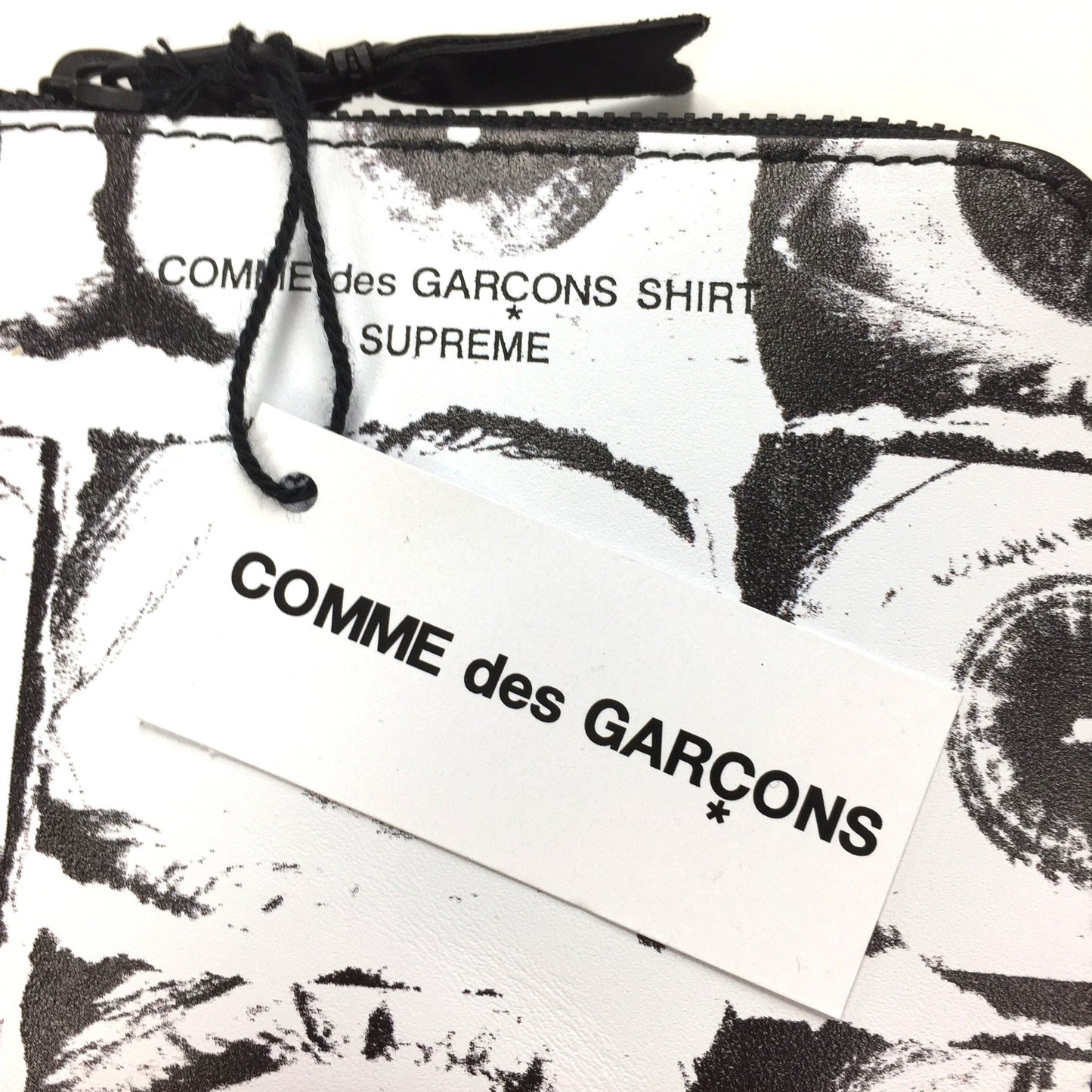 Supreme x Comme des Garcons SHIRT - White Zipper Wallet