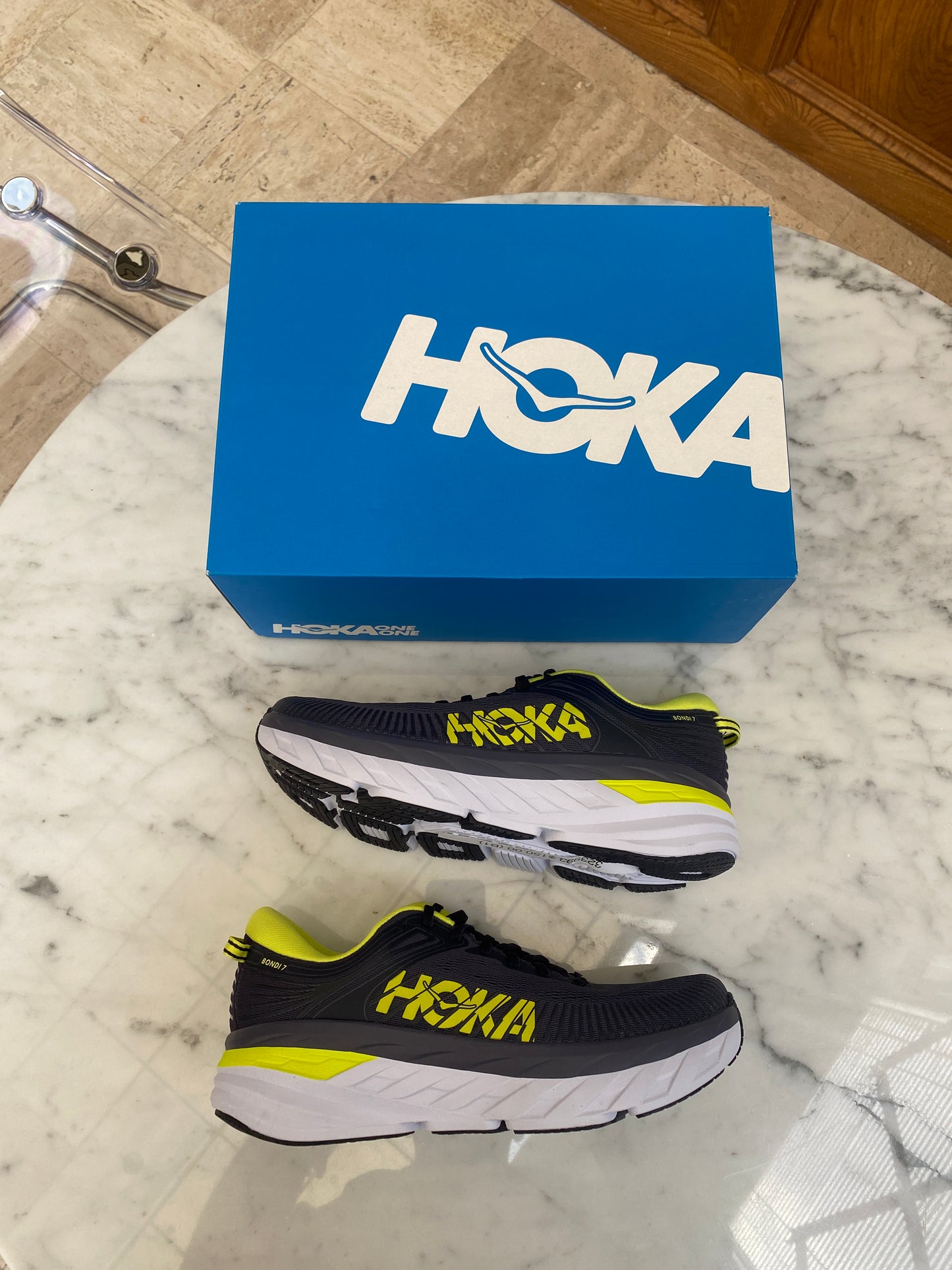 Hoka One One - Obsidian/Yellow Bondi 7 Sneakers
